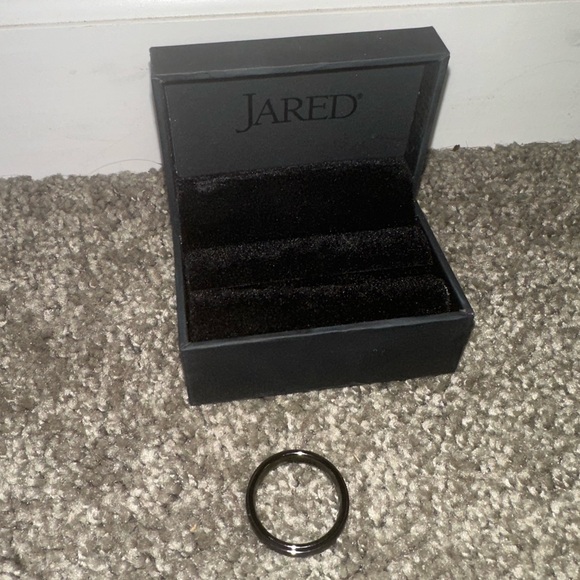 Men’s Wedding Band- Size 12- Jared The Galleria of Jewlery - Picture 2 of 3